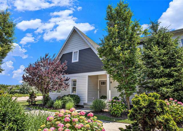 Property at 956 Whitwam Dr, St. Joseph, MI 49085, 4 beds, 3.5 baths