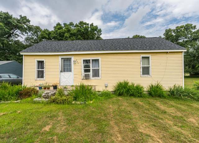 Property at 204 Clark St, Decatur, MI 49045, 2 beds, 1 bath