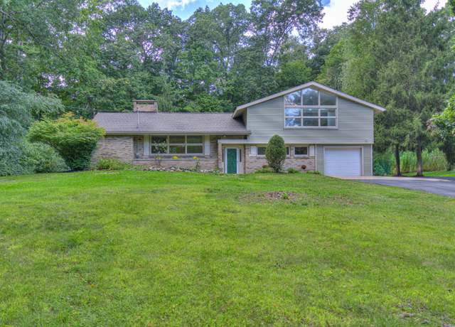 Property at 2780 Brookside Blvd, Jackson, MI 49203, 3 beds, 2.5 baths