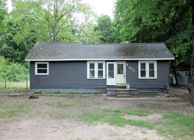 Property at 902 Wilson Ave, Norton Shores, MI 49441, 3 beds, 1 bath