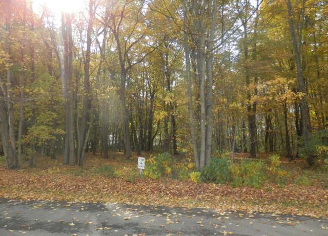 Property at 4 Harlan Dr, Watervliet, MI 49098