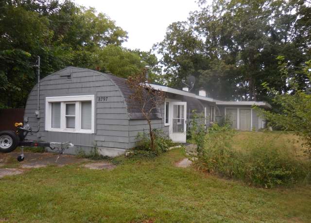 Property at 8797 E Gull Lake Dr, Augusta, MI 49012, 3 beds, 1 bath