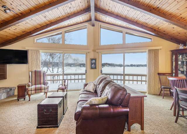 Property at 8030 Island Ct, Stanwood, MI 49346, 4 beds, 3 baths