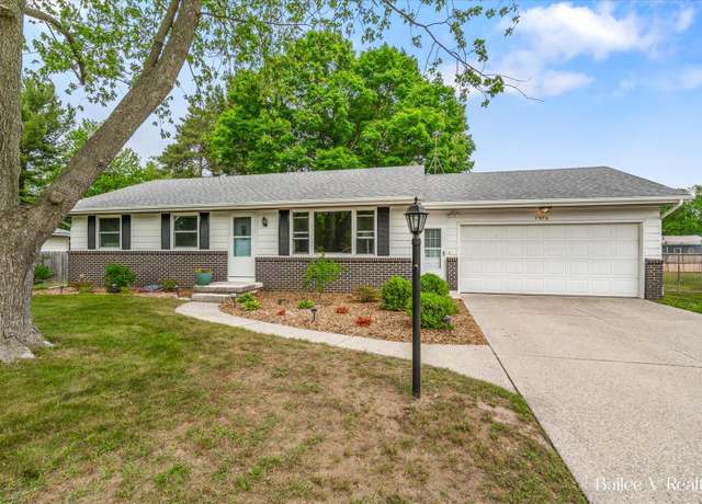 Property at 7970 Lamplight Dr, Jenison, MI 49428, 3 beds, 1.5 baths