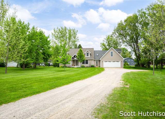 Property at 9953 10 Mile Rd NE, Rockford, MI 49341, 5 beds, 3.5 baths