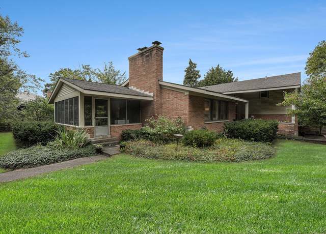 Property at 518 Russwood St NE, Grand Rapids, MI 49505, 3 beds, 2.5 baths