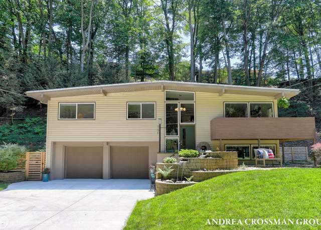 Property at 140 Grand Ave, Grand Haven, MI 49417, 3 beds, 2 baths