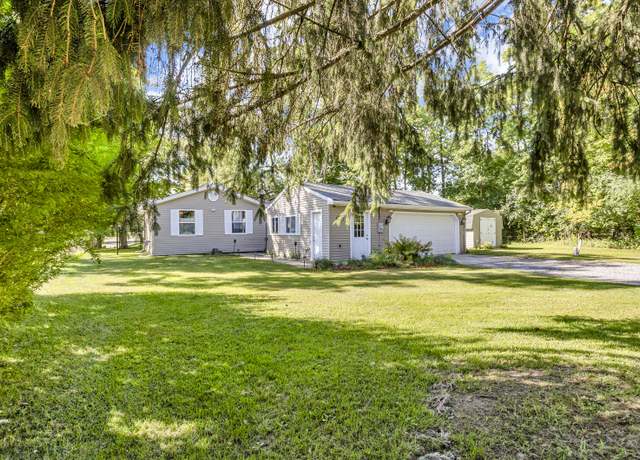 Property at 585 Norvell Beach Dr, Brooklyn, MI 49230, 3 beds, 1.5 baths