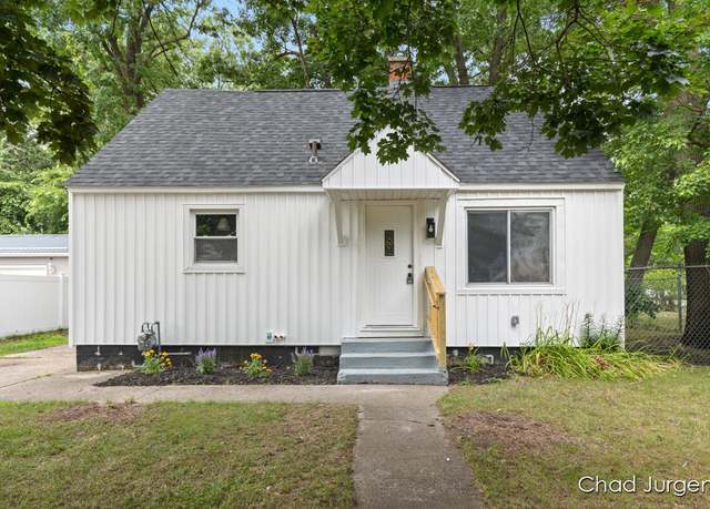 Property at 621 School St, Muskegon, MI 49442, 3 beds, 2 baths