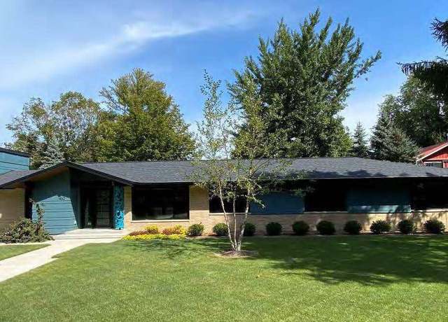 Property at 460 Fremont St, Douglas, MI 49406, 3 beds, 2.5 baths