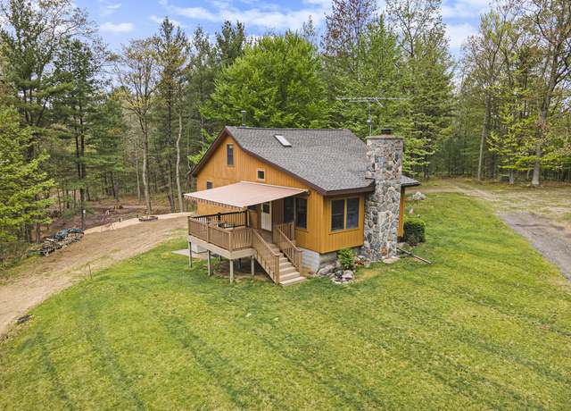 Property at 4900 N Railroad Ave, Pentwater, MI 49449, 4 beds, 2 baths
