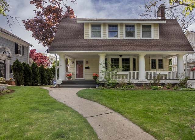Property at 2318 Glenwood Dr, Kalamazoo, MI 49008, 4 beds, 3 baths