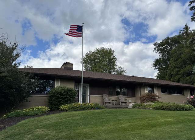 Property at 3343 Springbrook Dr NW, Grand Rapids, MI 49544, 3 beds, 2 baths