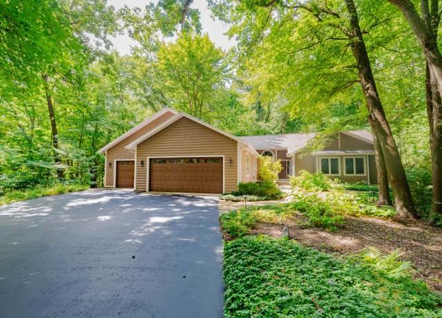 Property at 7217 Hawthorn Valley Ave, Kalamazoo, MI 49009, 4 beds, 3.5 baths