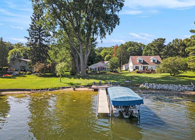 Property at 15666 Connelly Ave, Spring Lake, MI 49456, 3 beds, 2 baths