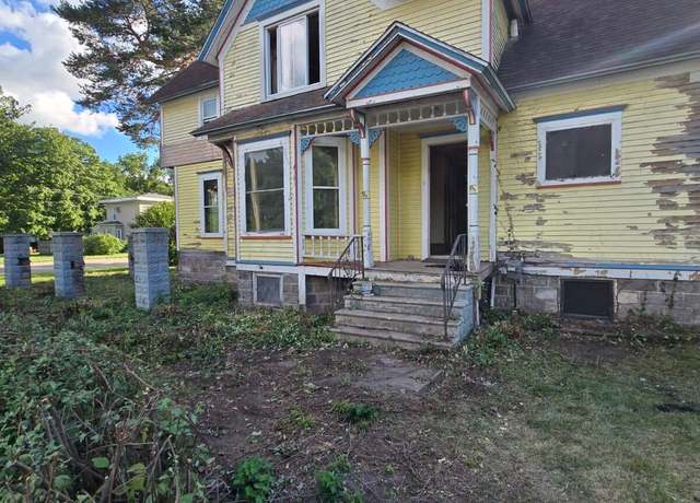 Property at 125 E Delaware St, Decatur, MI 49045, 4 beds, 1 bath