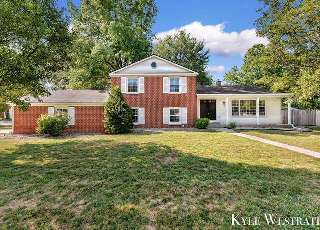 Property at 1640 Pembroke Dr SE, Kentwood, MI 49508, 3 beds, 2.5 baths