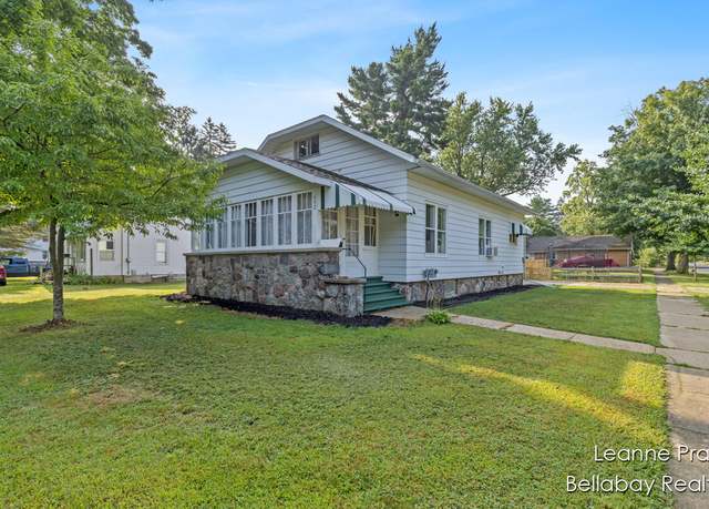 Property at 502 E Madison St, Hastings, MI 49058, 3 beds, 1.5 baths