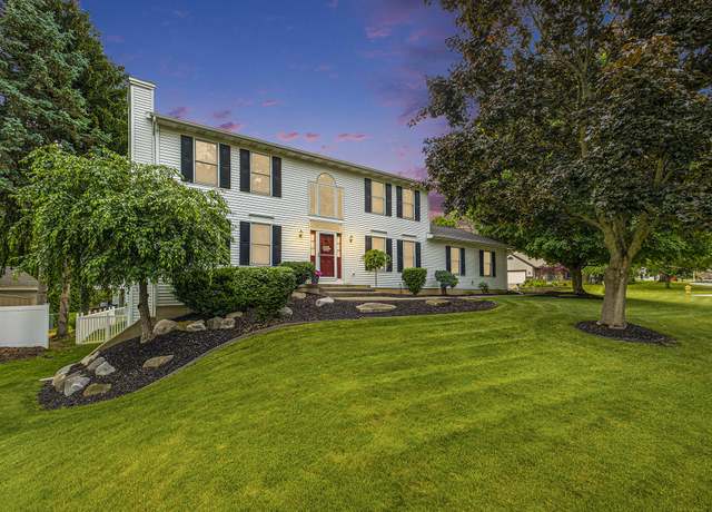 Property at 1863 Sunvale Dr SW, Wyoming, MI 49519, 5 beds, 3.5 baths