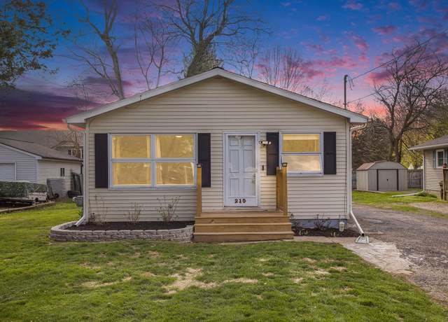 Property at 213 N Fountain St, Marshall, MI 49068, 3 beds, 1 bath