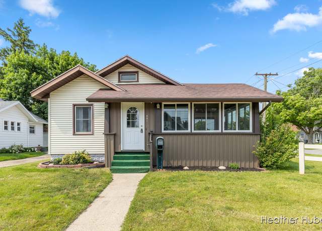 Property at 851 Graceland St NE, Grand Rapids, MI 49505, 2 beds, 1 bath