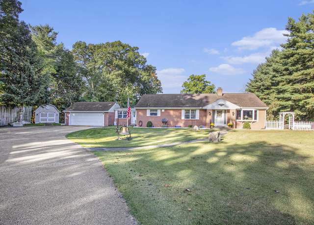 Property at 1806 Bond St, Niles, MI 49120, 4 beds, 3.5 baths