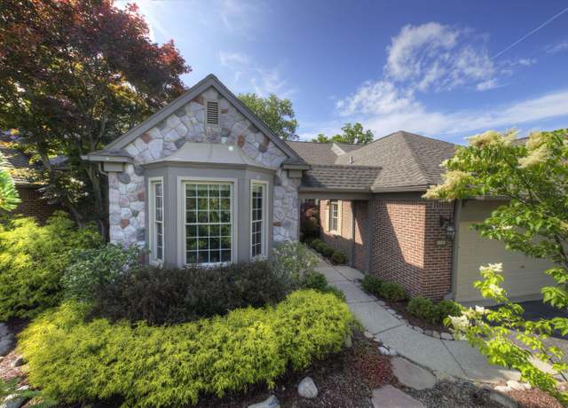 Property at 1924 Boulder Dr, Ann Arbor, MI 48104, 2 beds, 2.5 baths
