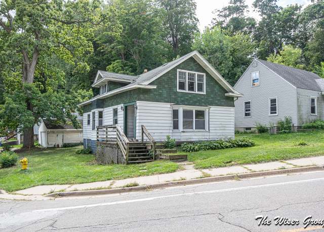 Property at 1332 Bridge St NW, Grand Rapids, MI 49504, 3 beds, 1 bath