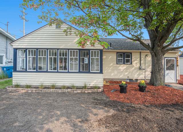Property at 1878 Lakeshore Dr, Muskegon, MI 49441, 2 beds, 1 bath