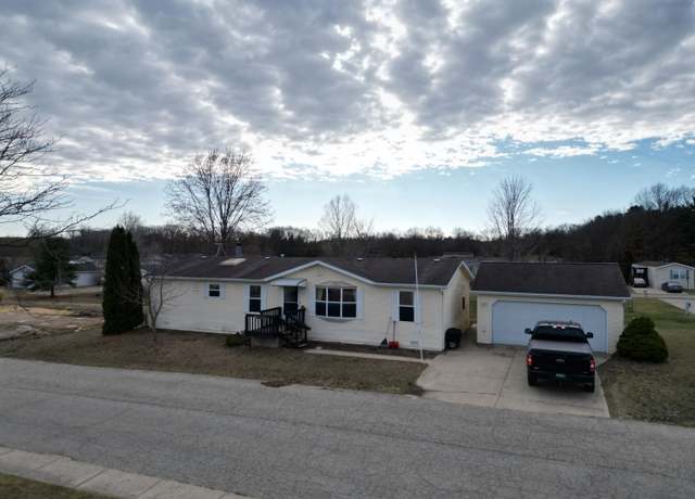 Property at 10577 Galaxy Dr NE, Rockford, MI 49341, 3 beds, 2 baths