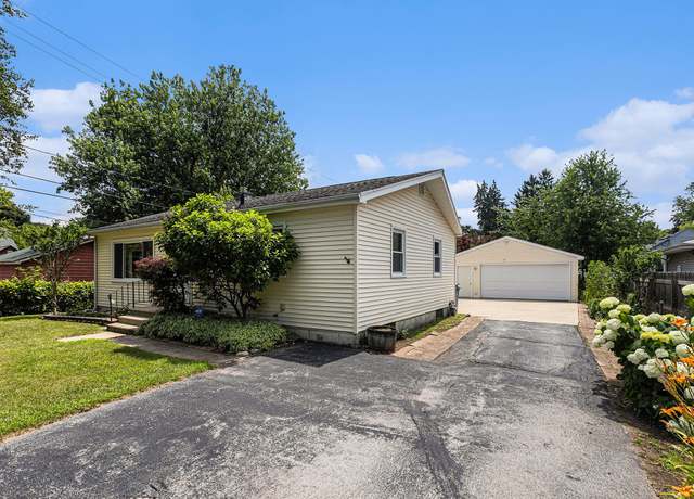 Property at 1109 Goguac St W, Battle Creek, MI 49015, 3 beds, 2 baths
