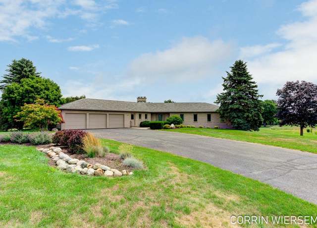 Property at 4739 46th St, Holland, MI 49423, 4 beds, 3.5 baths