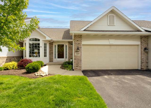 Property at 207 Round Hill Rd, Kalamazoo, MI 49009, 3 beds, 2.5 baths