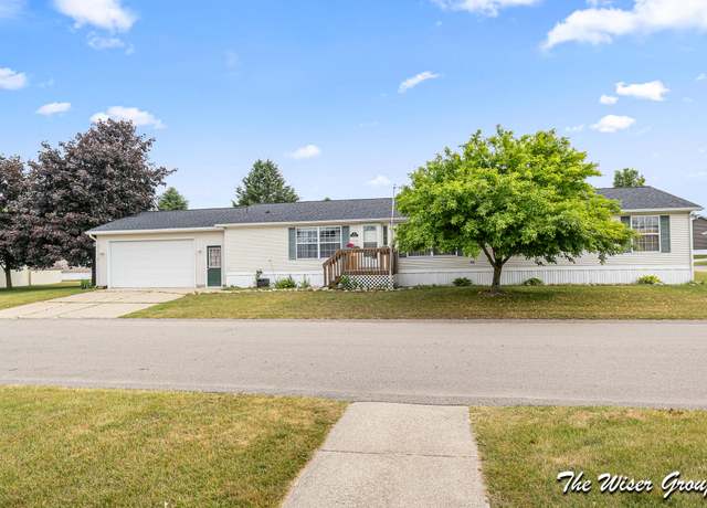 Property at 3451 Fernfield Dr, Cedar Springs, MI 49319, 5 beds, 3 baths
