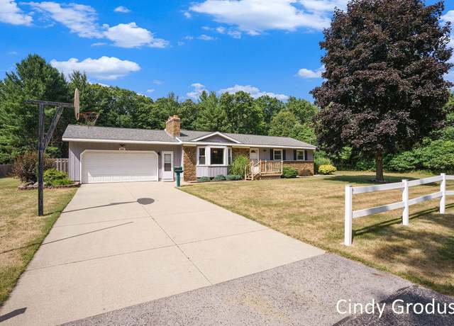 Property at 2085 E 95th St, Newaygo, MI 49337, 3 beds, 1.5 baths