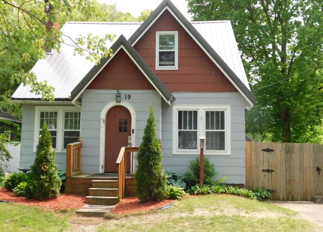 Property at 19 Taylor Ave, Battle Creek, MI 49037, 4 beds, 1 bath