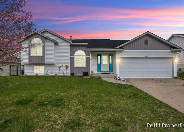 Property at 639 Sunset Hills Dr, Middleville, MI 49333, 4 beds, 2 baths