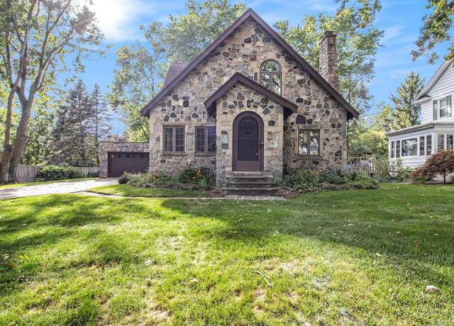 Property at 415 Charlotte Ave NW, Grand Rapids, MI 49504, 4 beds, 2 baths
