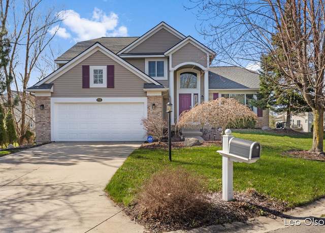 Property at 935 Thornapple Club Ct SE, Ada, MI 49301, 4 beds, 3.5 baths