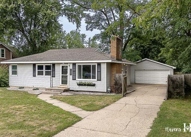 Property at 1305 44th St SW, Wyoming, MI 49509, 3 beds, 1.5 baths