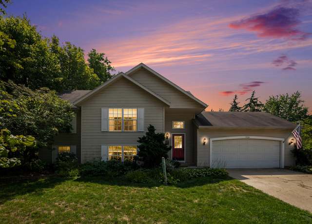 Property at 924 E 12th St, Holland, MI 49423, 4 beds, 2 baths