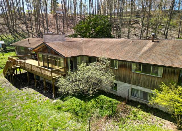 Property at 224 E Wood St, Newaygo, MI 49337, 4 beds, 4 baths