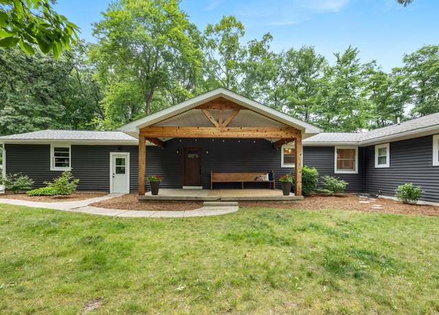 Property at 1059 Cumberland Ave SE, Lowell, MI 49331, 5 beds, 3 baths