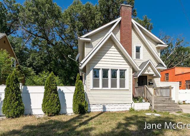 Property at 3305 Peck St, Muskegon, MI 49444, 3 beds, 1 bath