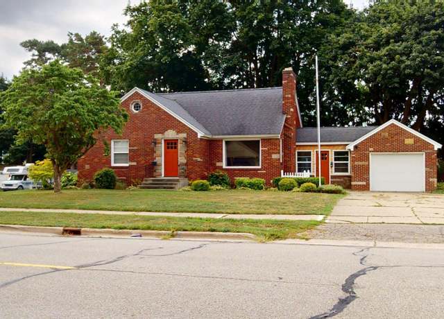 Property at 3320 Allen St, Hudsonville, MI 49426, 5 beds, 3 baths
