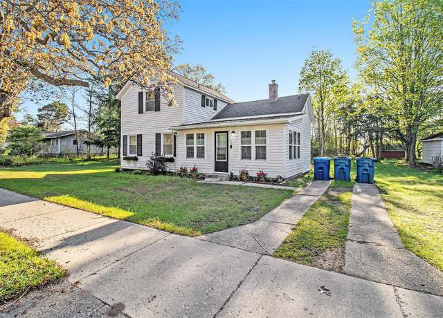 Property at 620 N Lakeshore Dr, Ludington, MI 49431, 3 beds, 2 baths