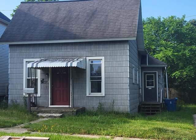 Property at 233 2nd Ave, Manistee, MI 49660, 3 beds, 1 bath