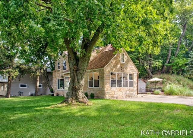 Property at 19196 North Shore Dr, Spring Lake, MI 49456, 3 beds, 1.5 baths