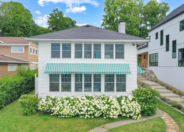 Property at 21945 Howell Dr, Cassopolis, MI 49031, 5 beds, 2.5 baths