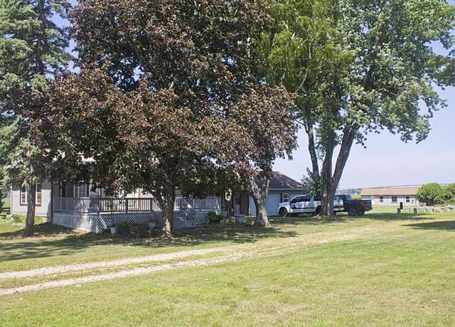 Property at 25544 Gage St, Dowagiac, MI 49047, 6 beds, 1 bath